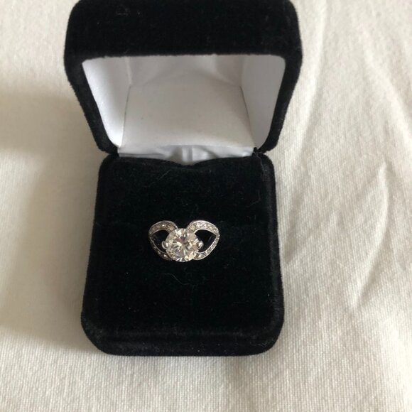 Cubic Zirconia ring - Picture 1 of 4